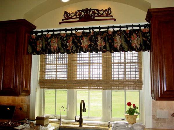 Diseño de cortinas en la cocina: los matices de una elección exitosa