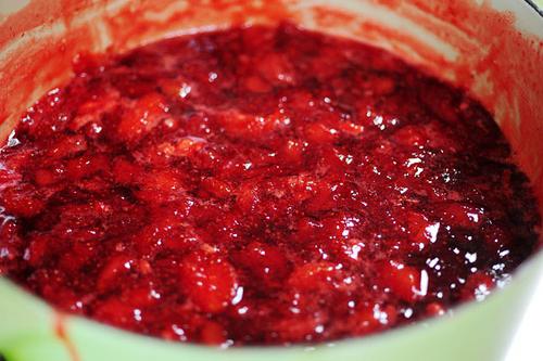 Cómo cocinar una mermelada espesa de fresas: una receta paso a paso