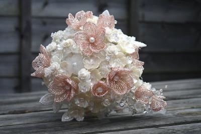 Cómo hacer un rosal original de perlas?