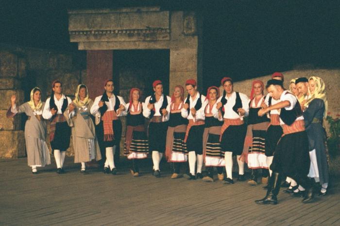Danza griega Serra, Maharja y Sirtaki