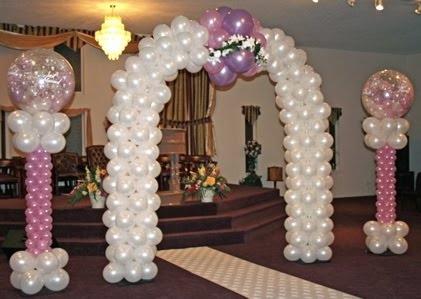 Hermosa decoración de la boda de la sala con sus propias manos
