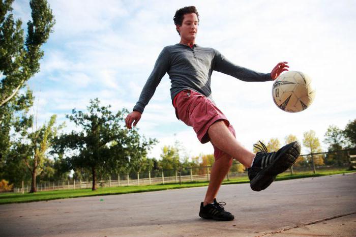 ¿Cómo aprender cómo rellenar una pelota en tu pierna?