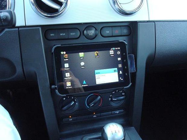 Tableta en el automóvil: revisión, modelos, especificaciones y revisiones. Cómo instalar una tableta en un automóvil